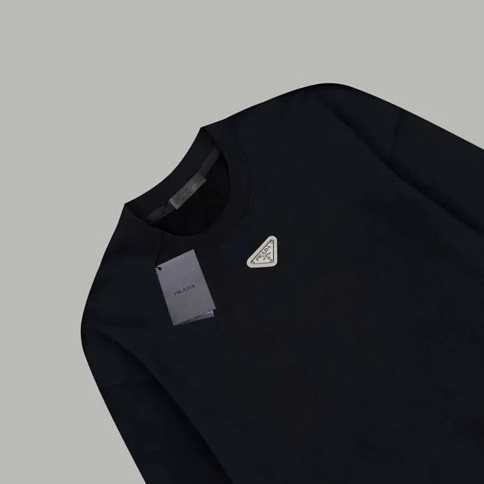 P - SWEATER