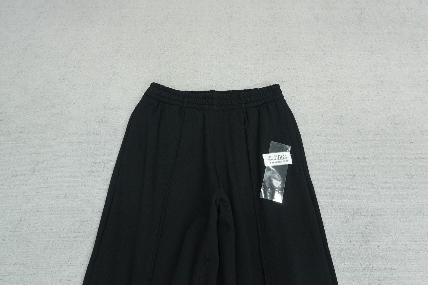 M - SWEATPANTS