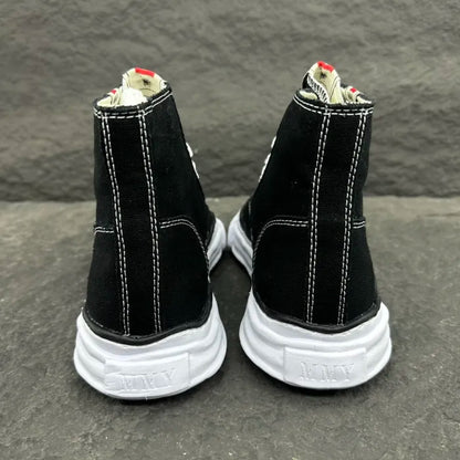 A - SNEAKERS