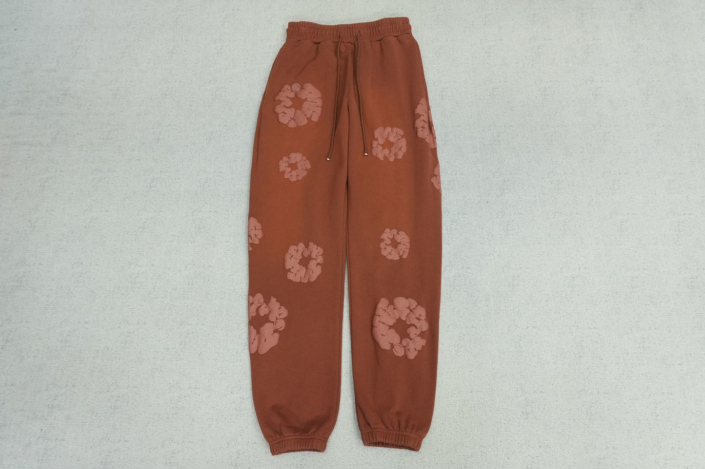 D - SWEATPANTS