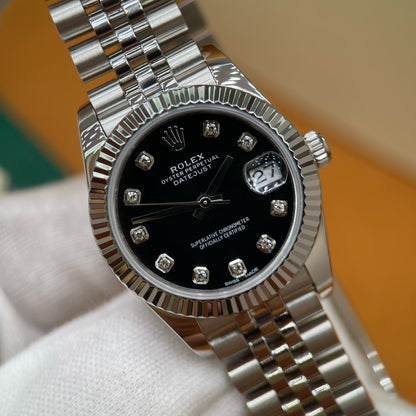 M - Watch