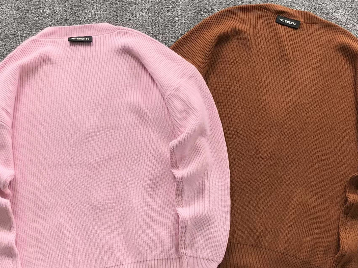 V - SWEATER