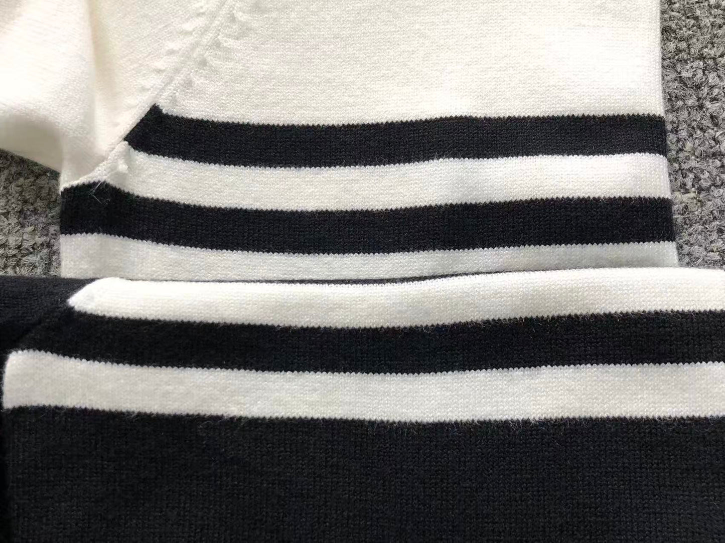 P - SWEATER