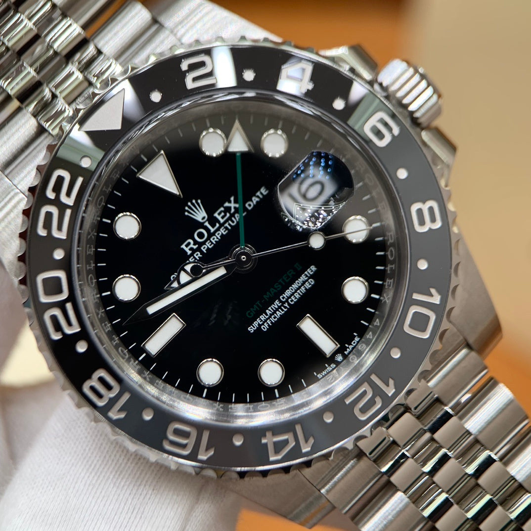 M - Watch