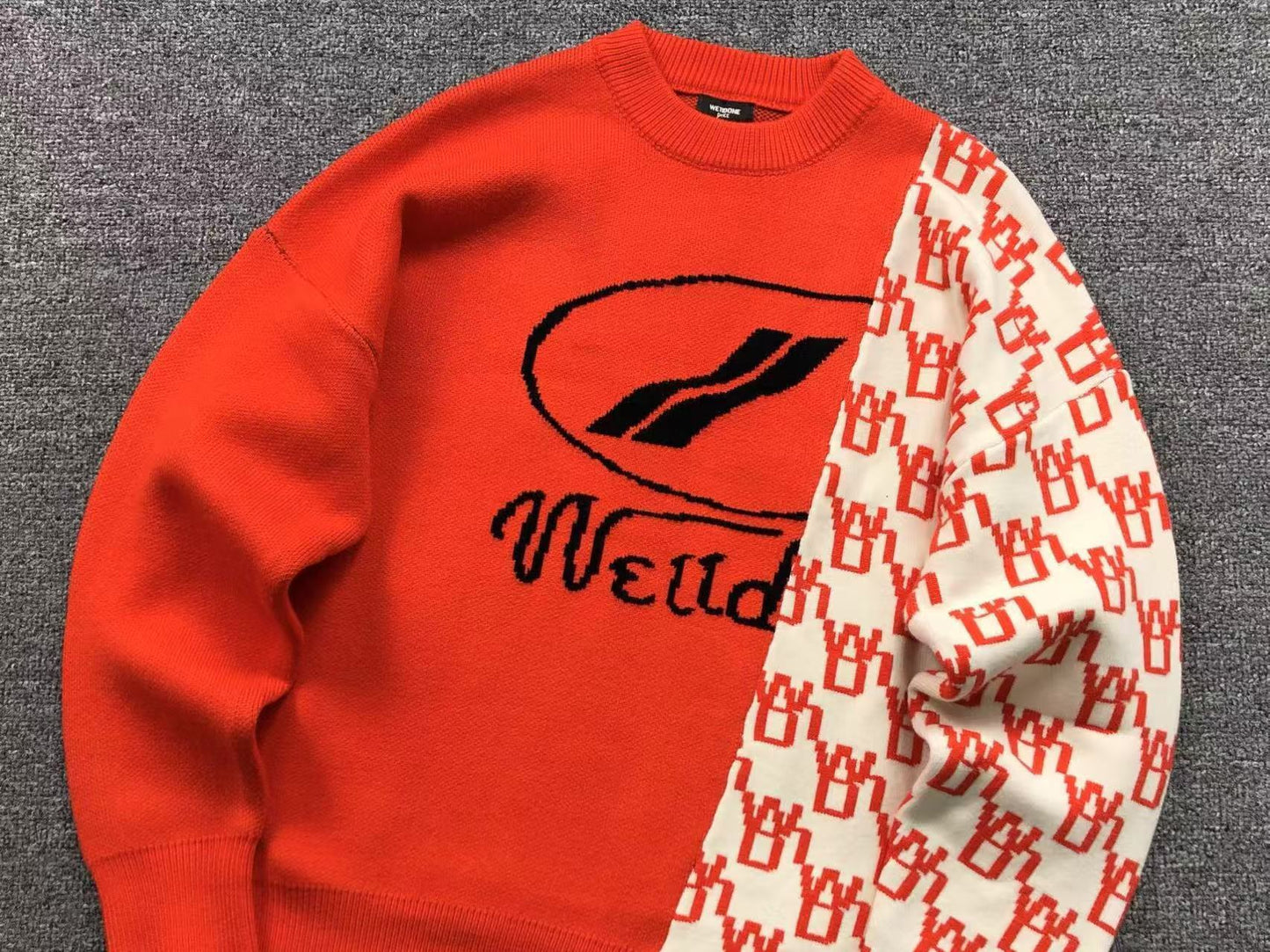 W - SWEATER