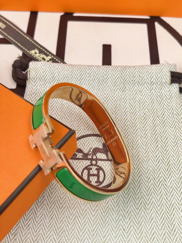 H - ARMBAND