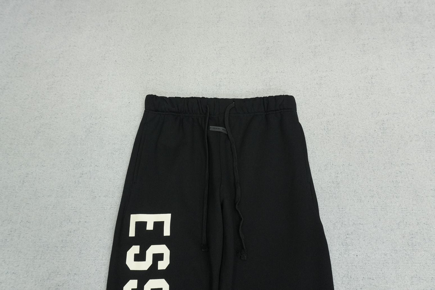 F - SWEATPANTS