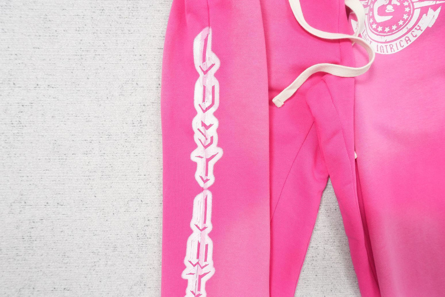 L - SWEATPANTS
