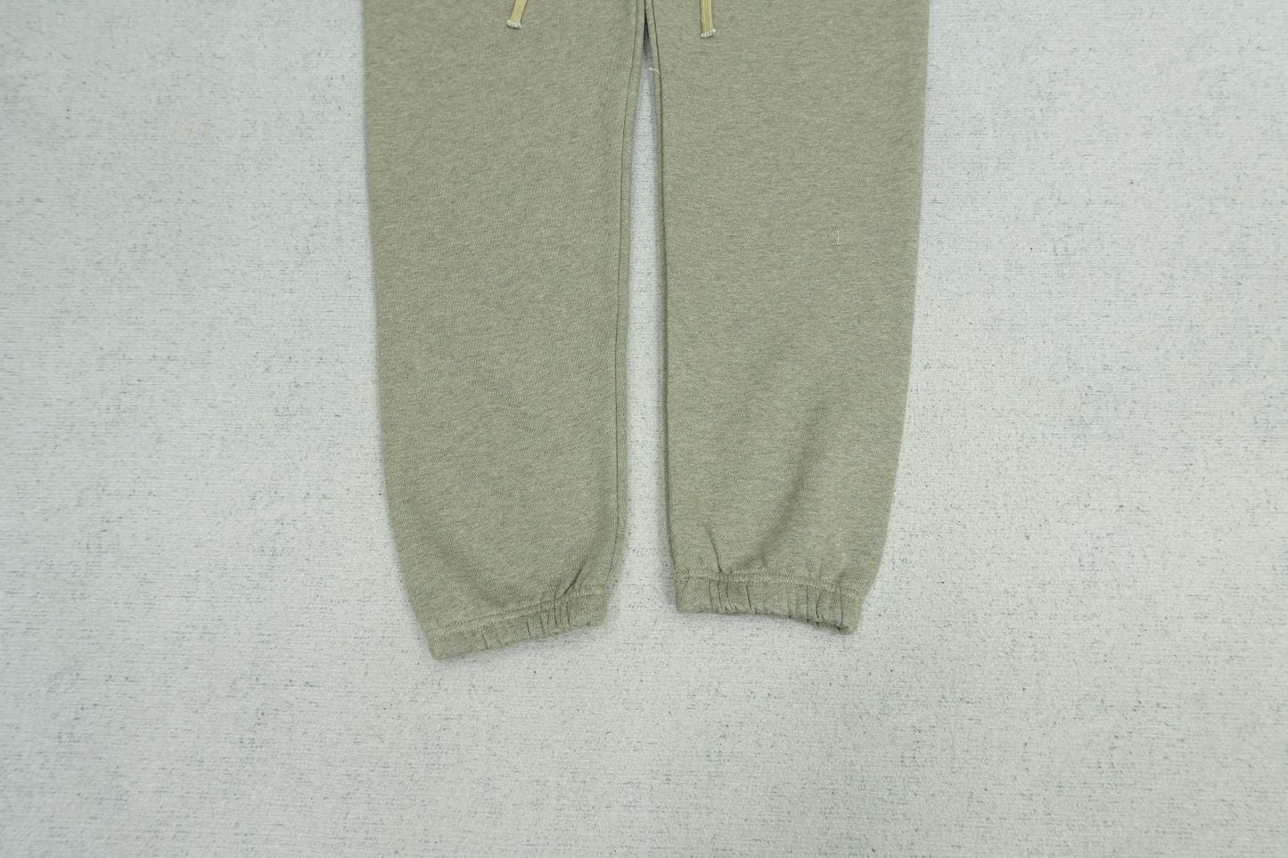 F - SWEATPANTS