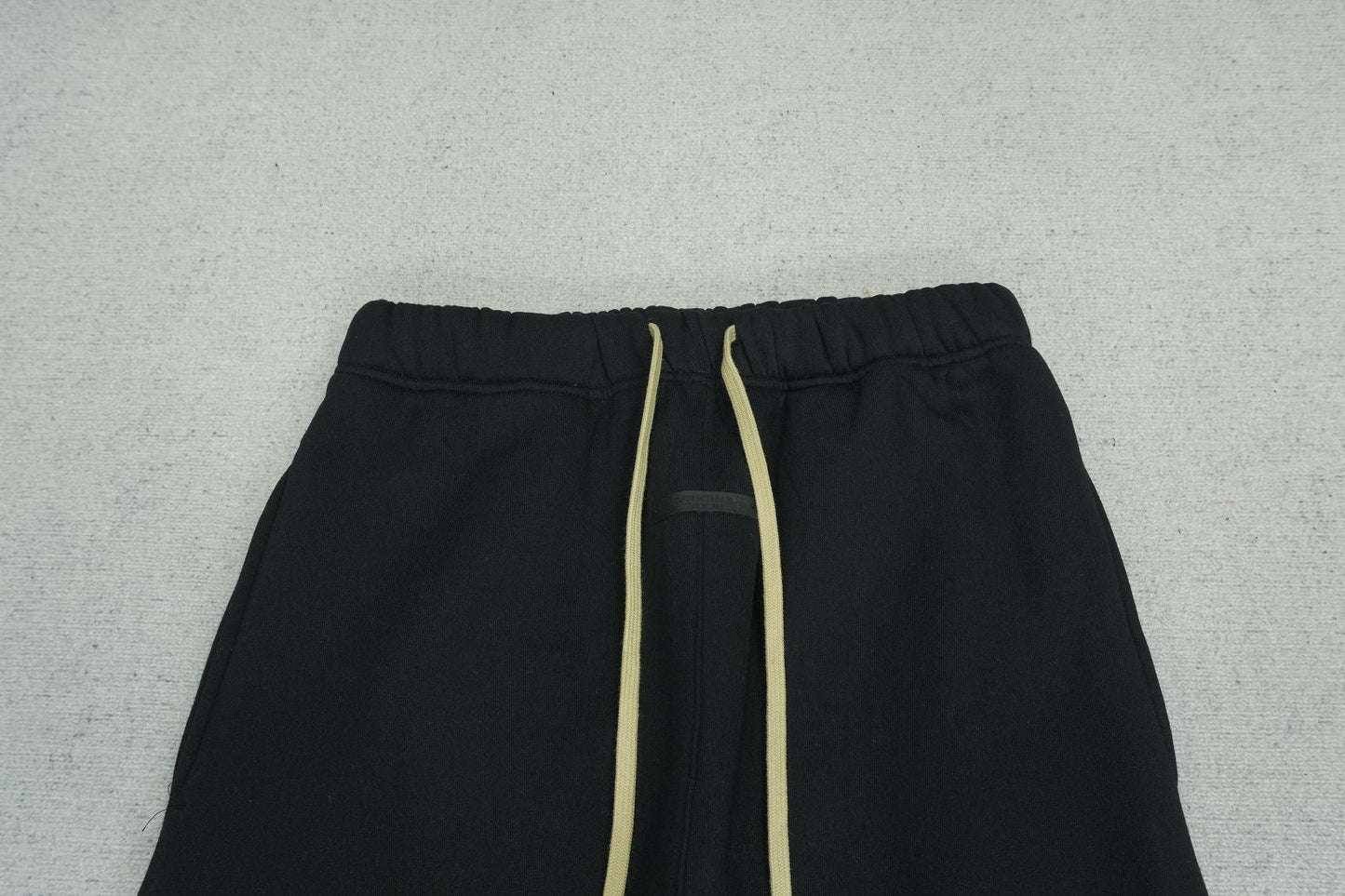 F - SWEATPANTS