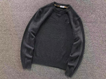 B - SWEATER