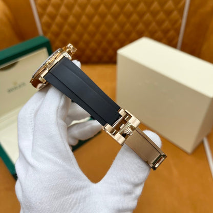M - Watch