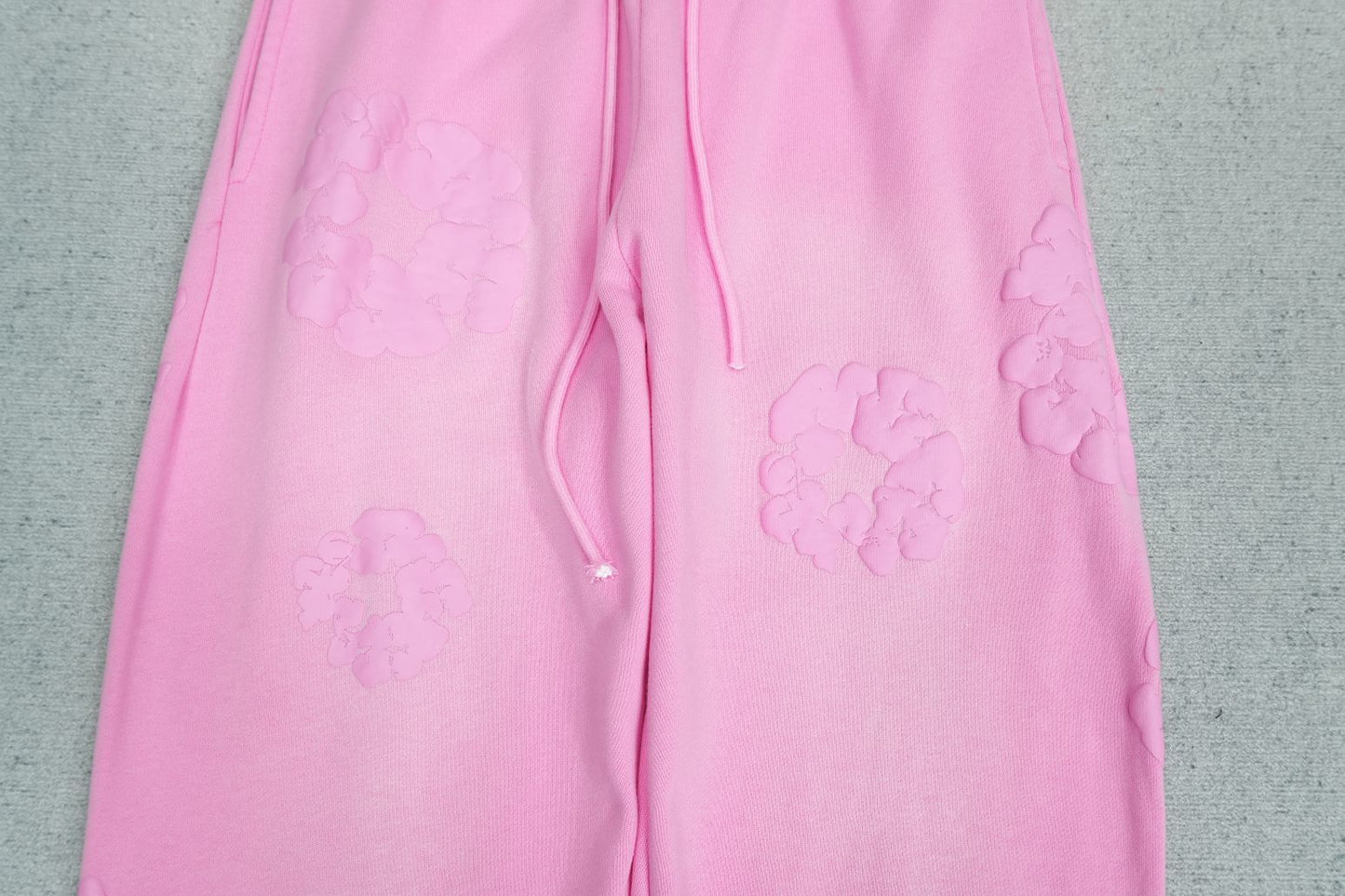 D - SWEATPANTS