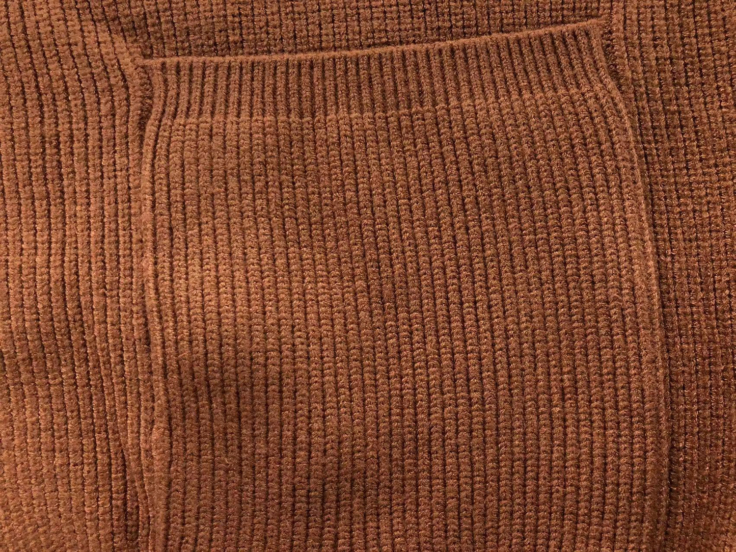 V - SWEATER