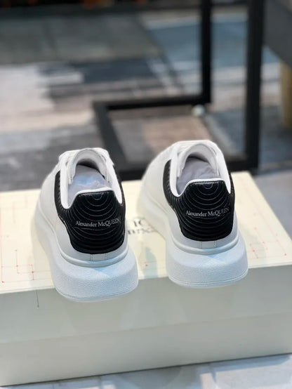 A - SNEAKERS
