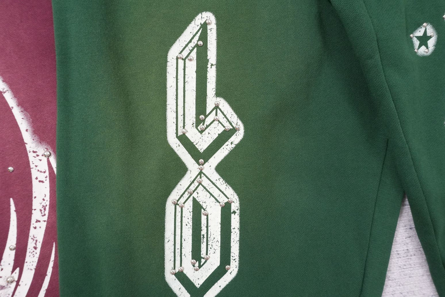 L - SWEATPANTS