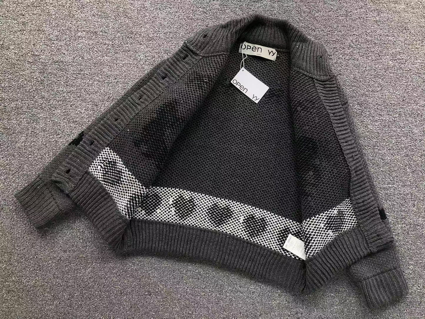 O - SWEATER