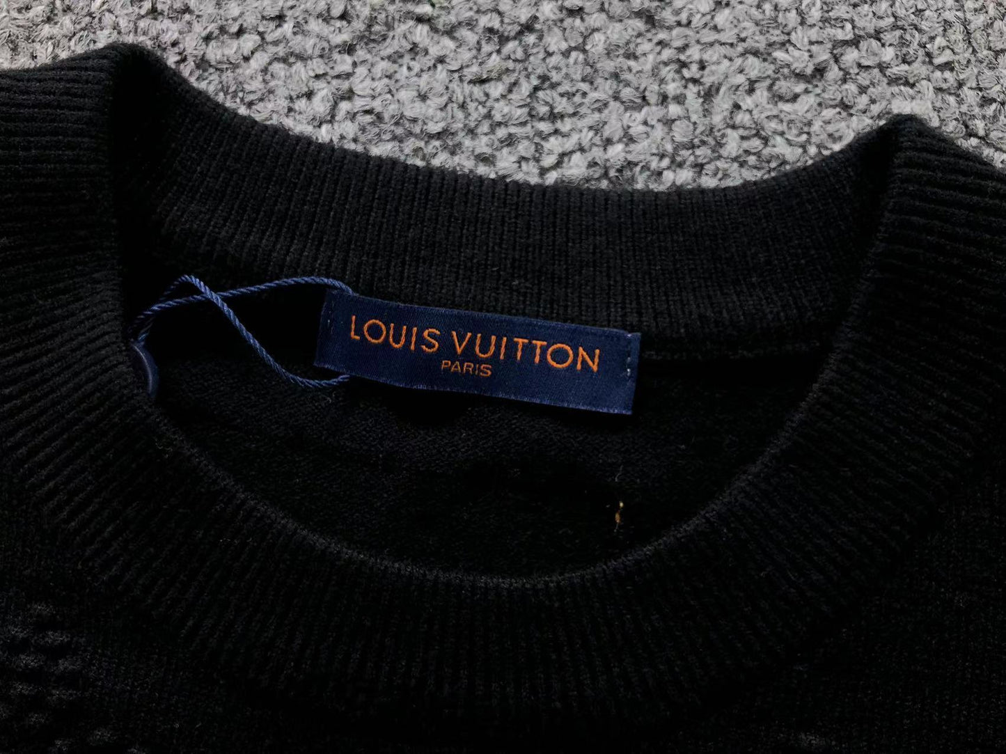 L - SWEATER