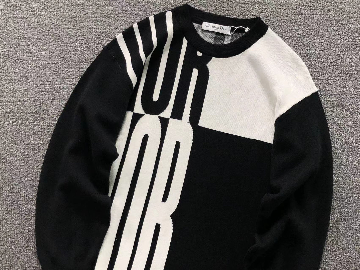 D - SWEATER
