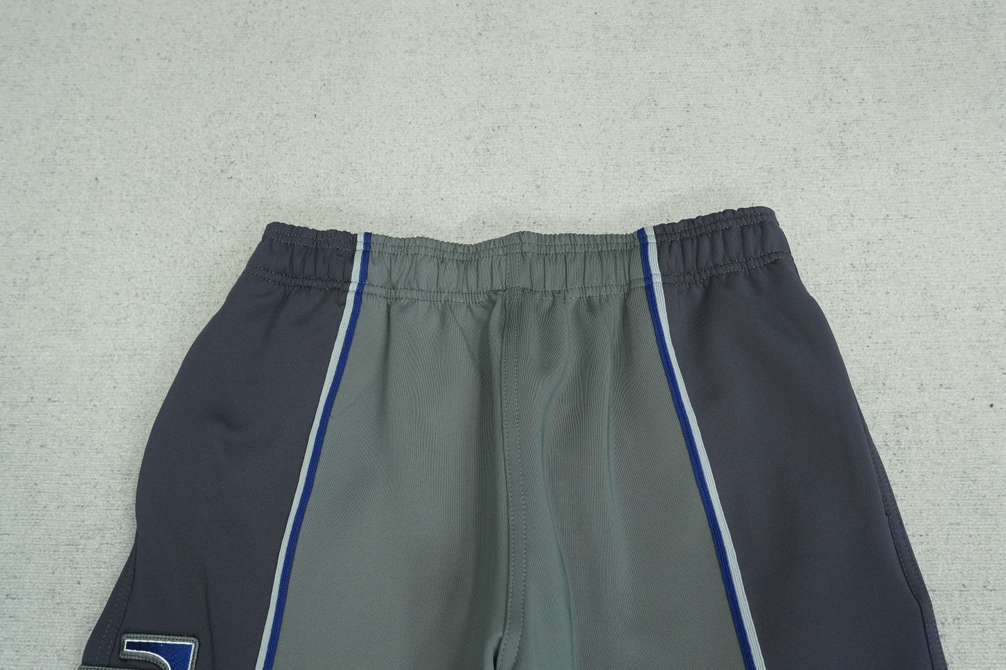 D - SWEATPANTS