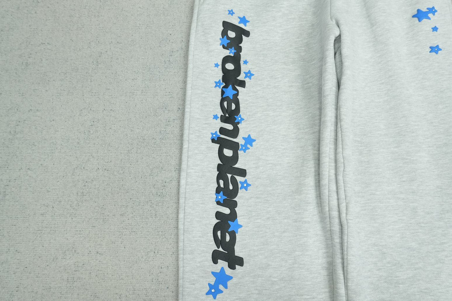 B - SWEATPANTS