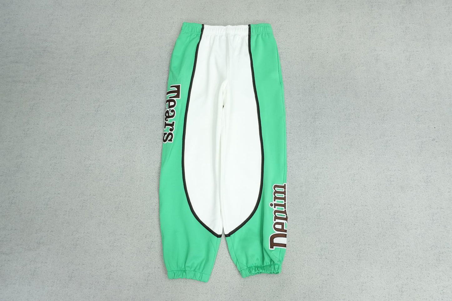 D - SWEATPANTS