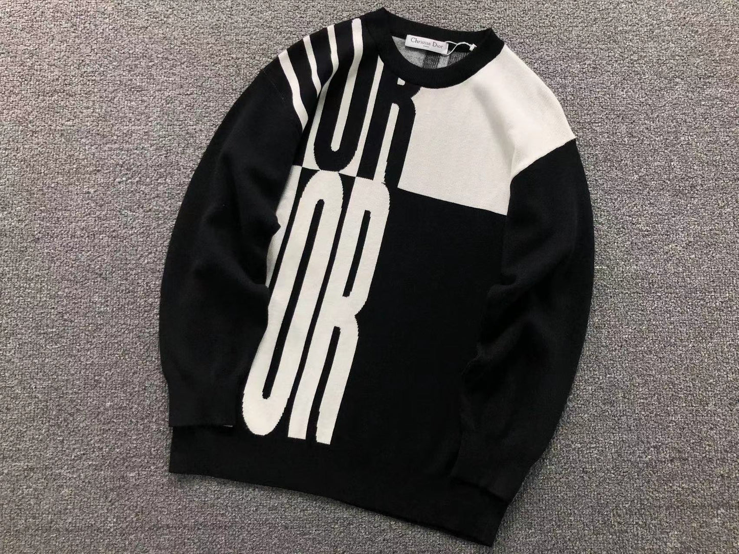 D - SWEATER