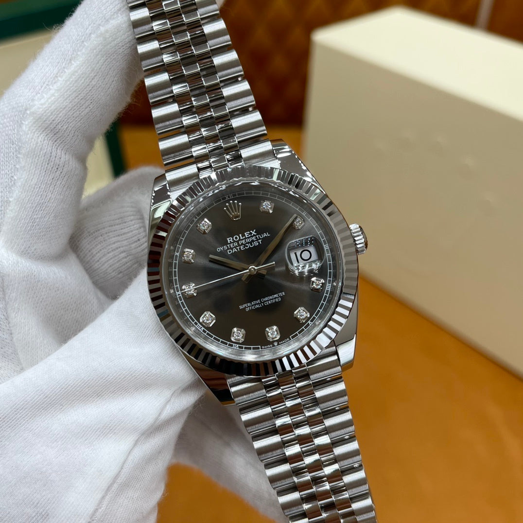 M - Watch