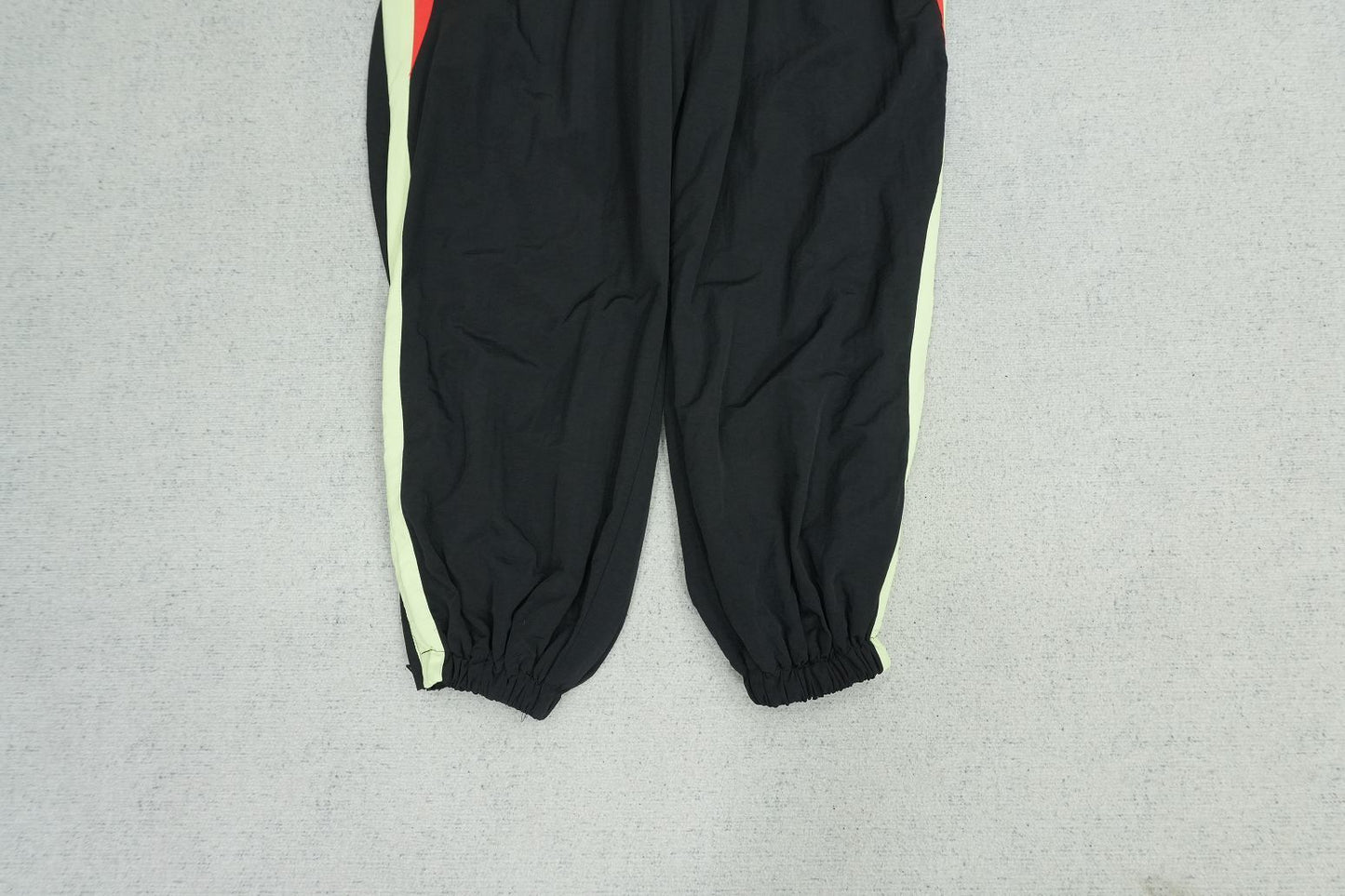 C - SWEATPANTS