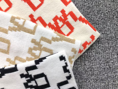 W - SWEATER