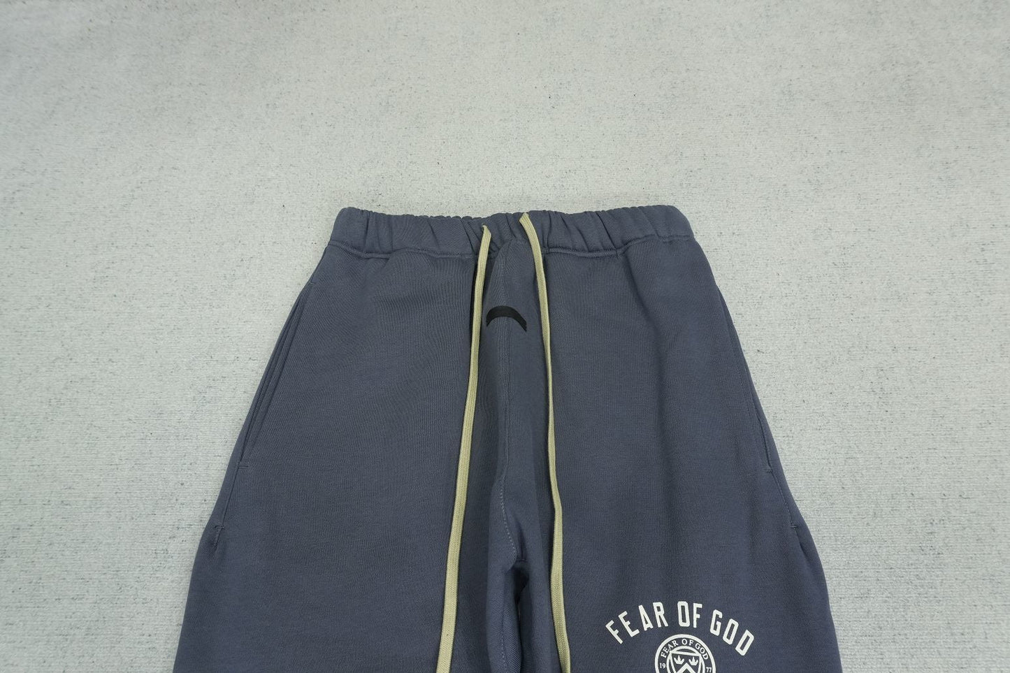 F - SWEATPANTS