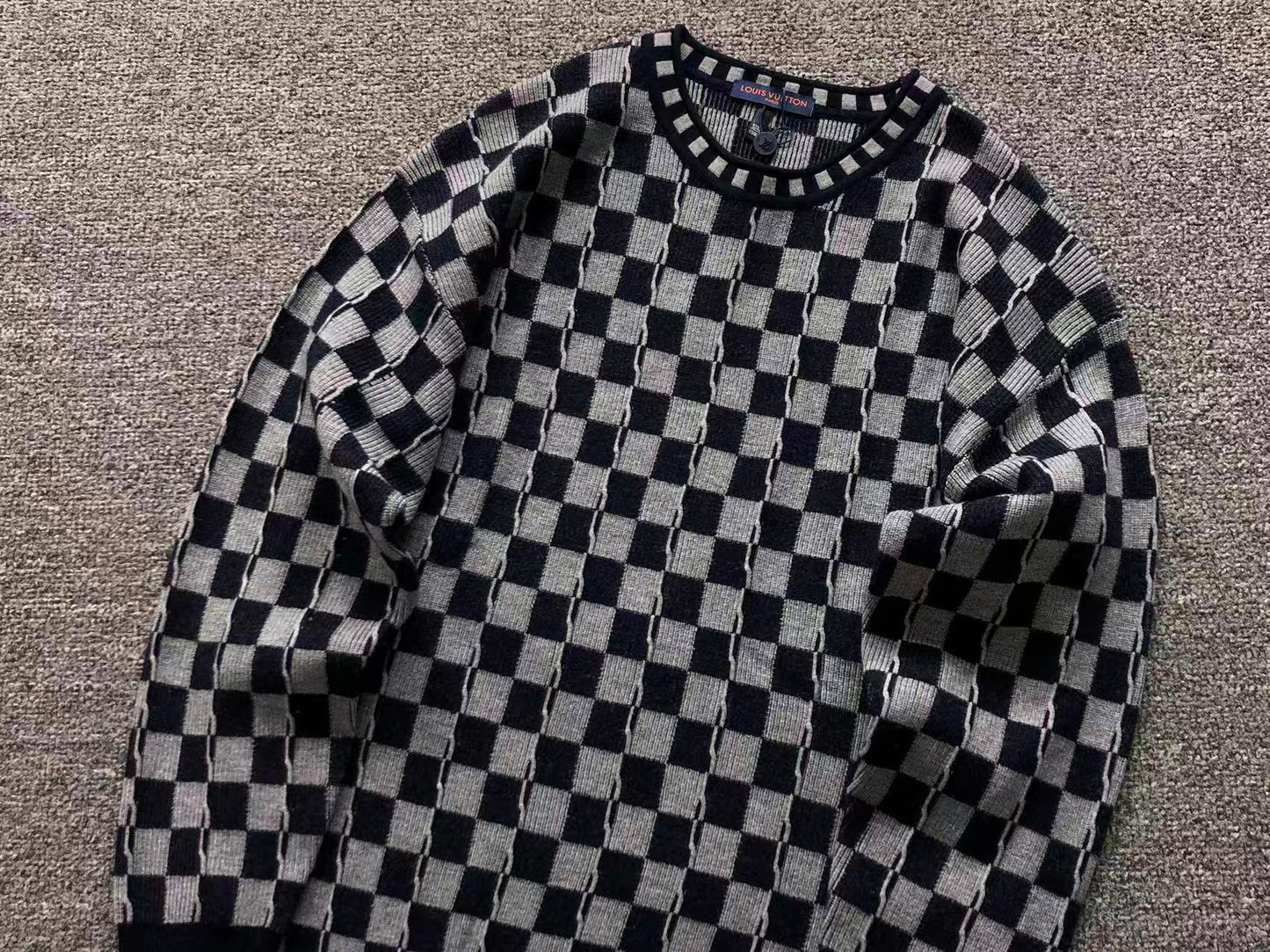 L - SWEATER