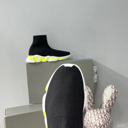 B - SNEAKERS