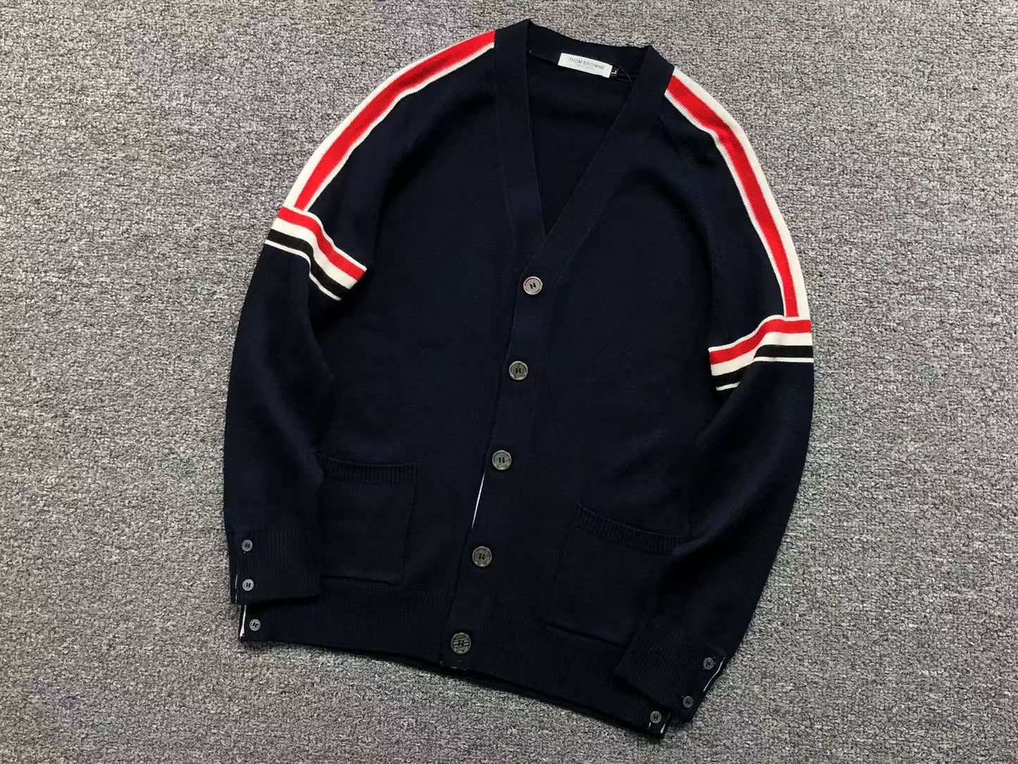 T - SWEATER