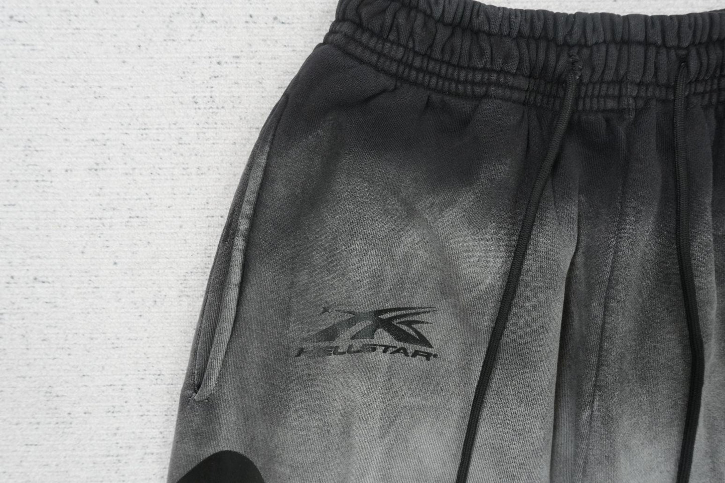 H - SWEATPANTS