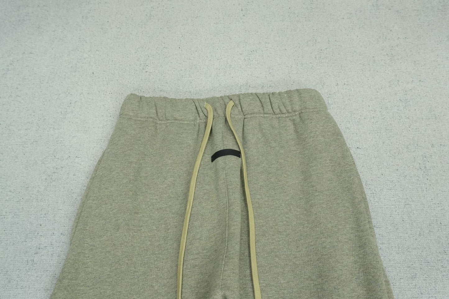 F - SWEATPANTS