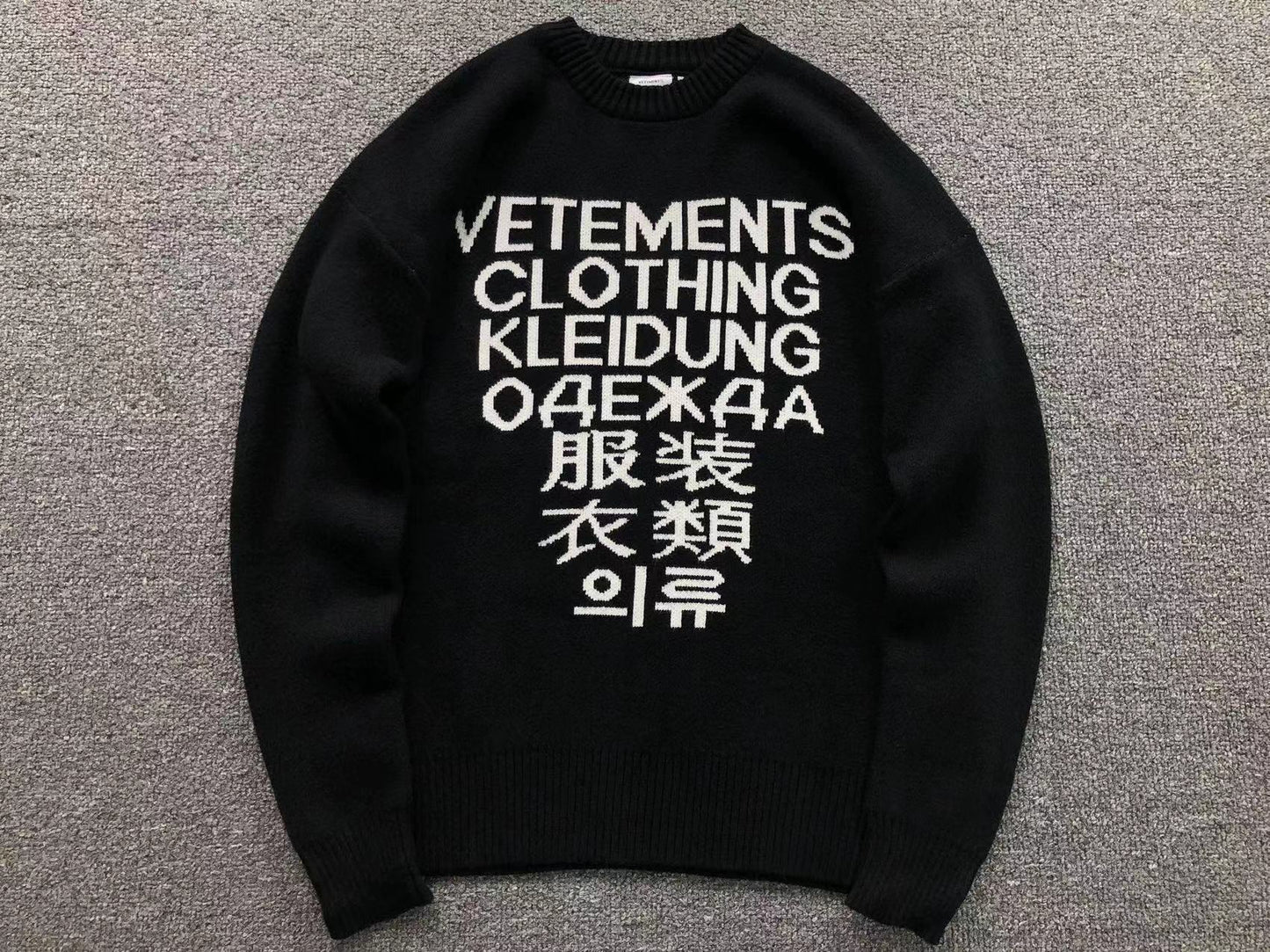 V - SWEATER