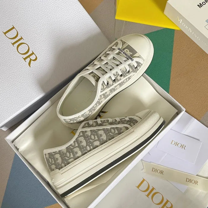 D - SNEAKERS