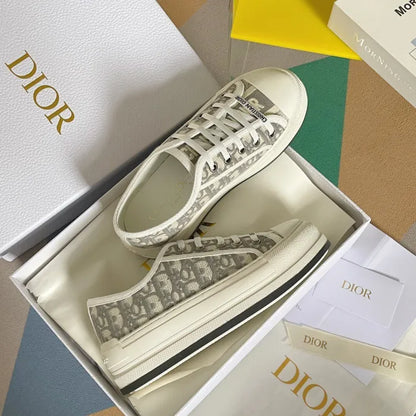 D - SNEAKERS