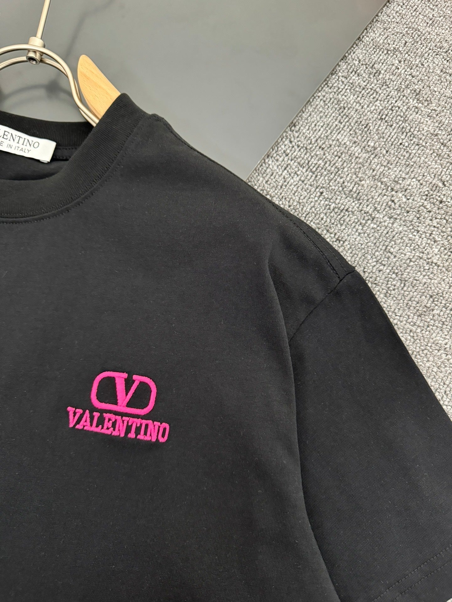 V - TSHIRT