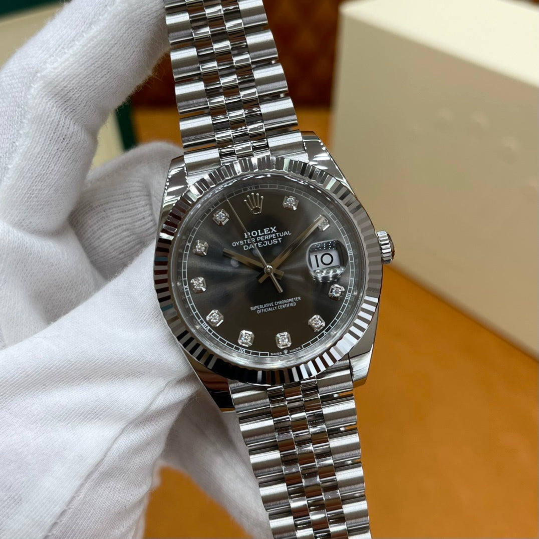 M - Watch