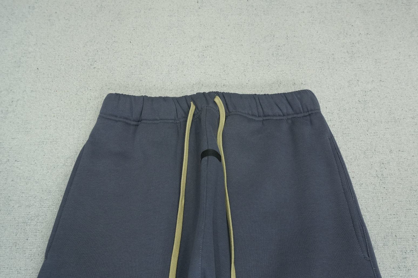 F - SWEATPANTS