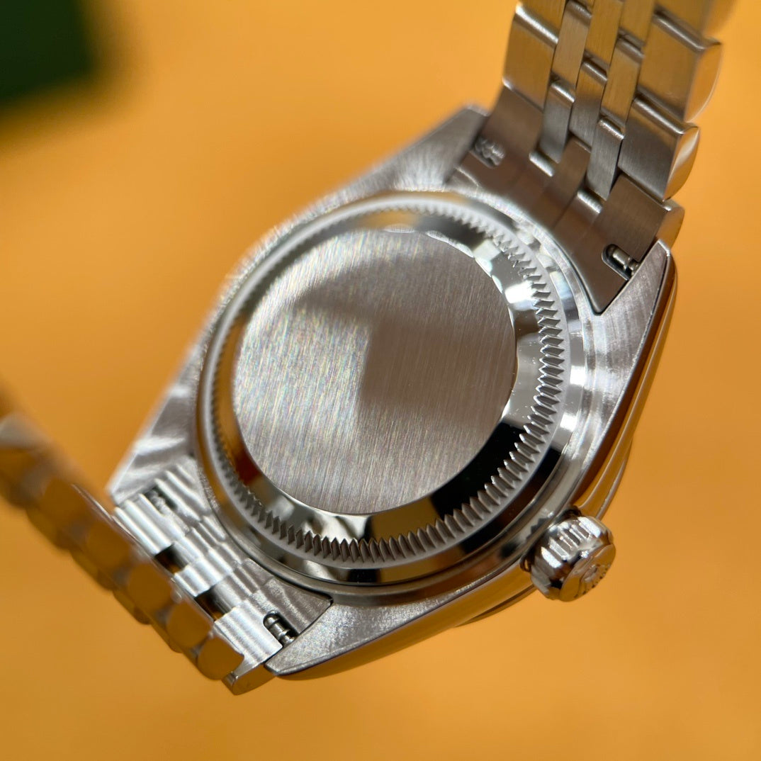 M - Watch