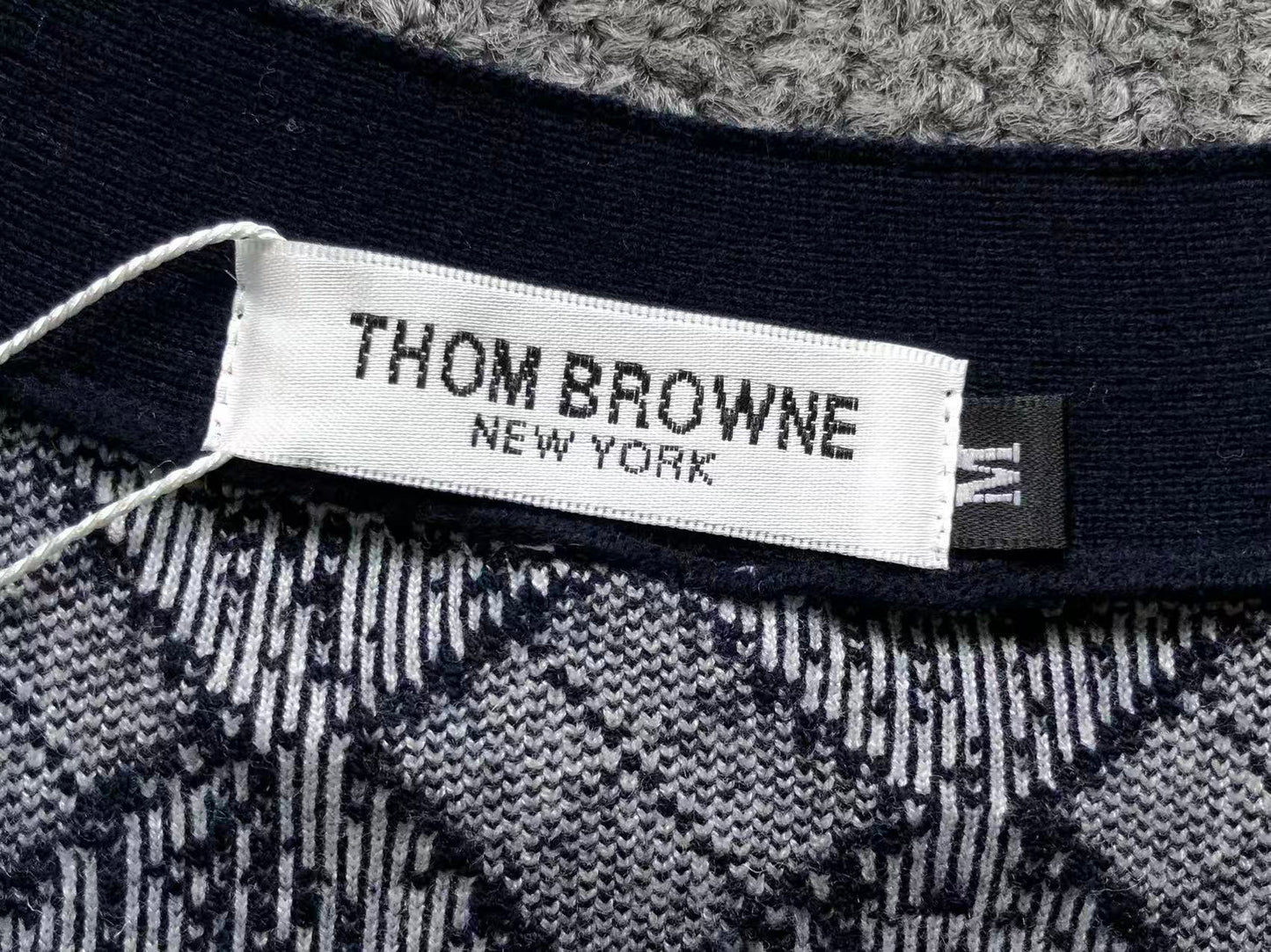 T - SWEATER