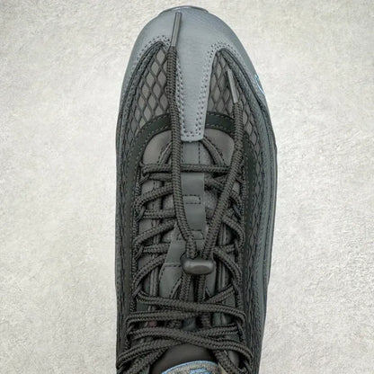 C - SNEAKERS