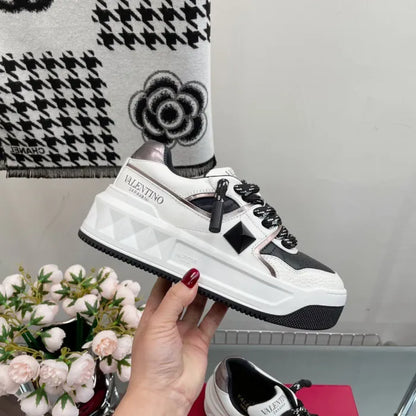 V - SNEAKERS