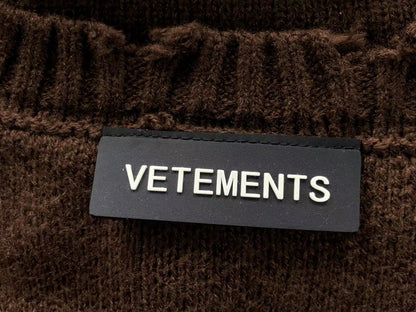V - SWEATER