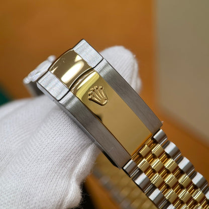 M - Watch