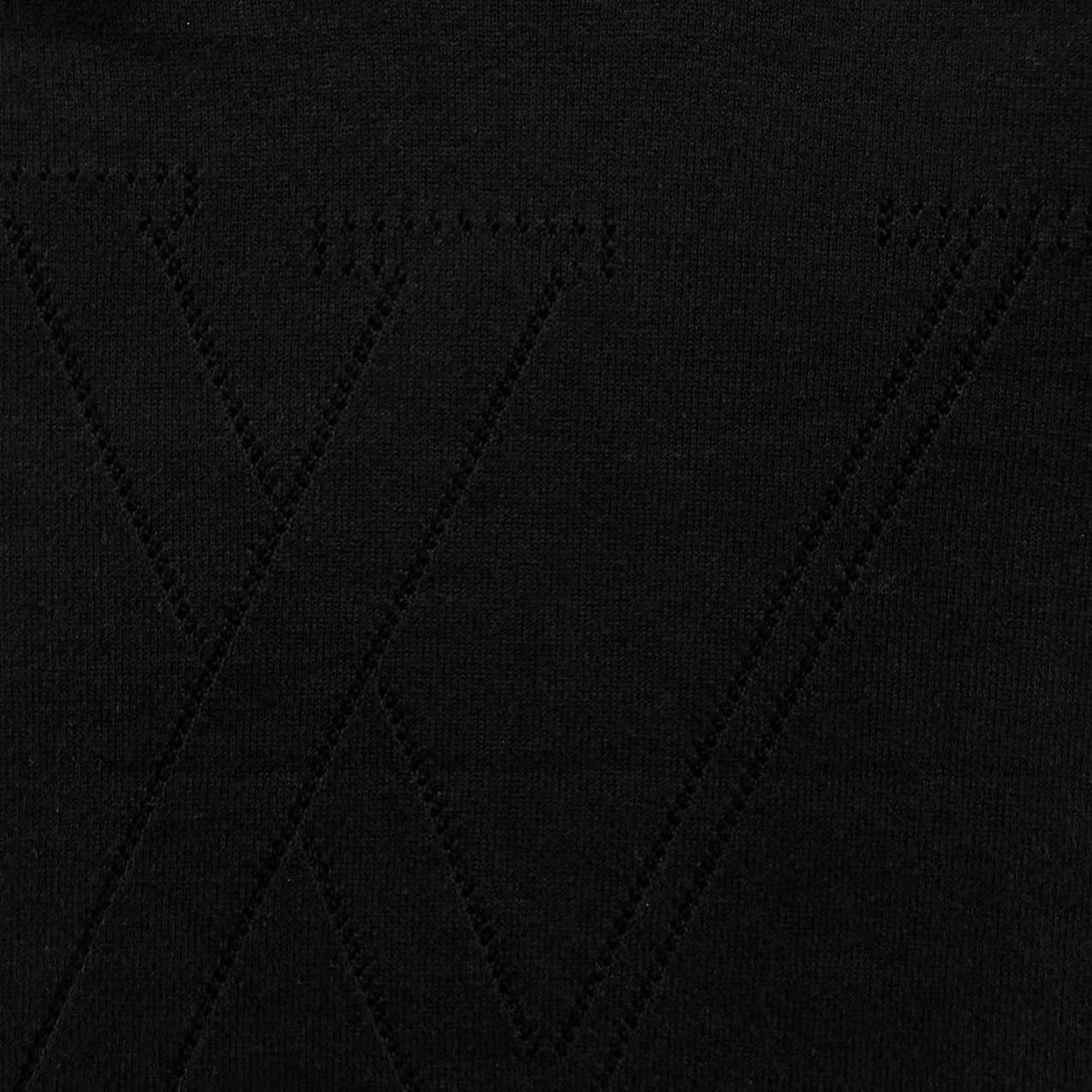L - SWEATER