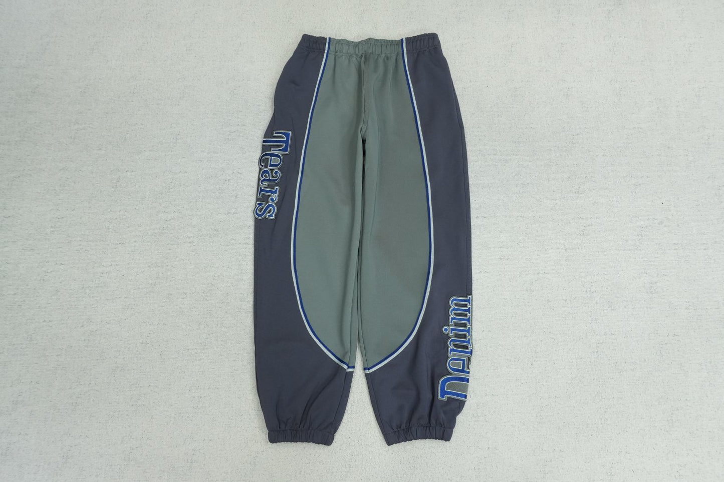 D - SWEATPANTS